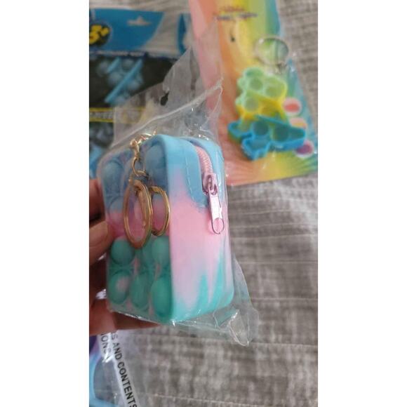 Pop It Wallet & Bubble Toy Bundle, Push Pop Sensory Fidget Toy, Multicolor - Picture 4 of 6